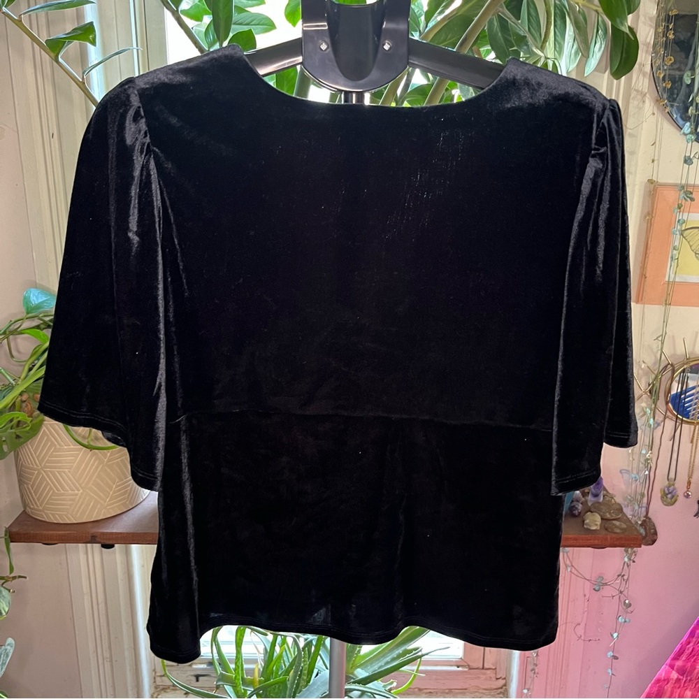 Elegant Black Velvet Women's Top - Picture 2 of 3